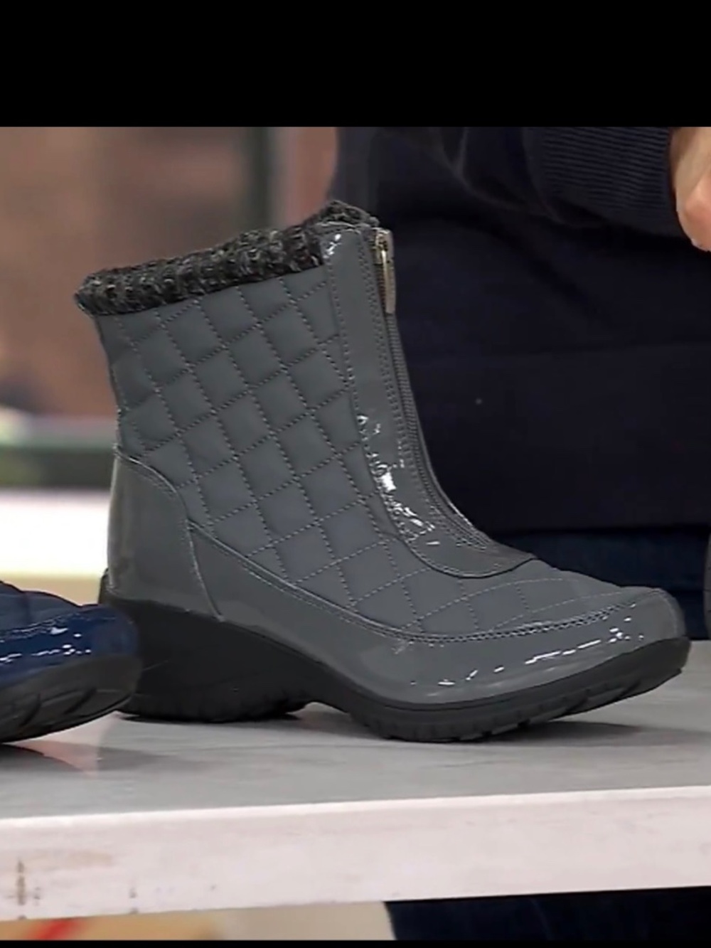 Khombu Waterproof Front Zip Winter Boots- Megan Grey SZ 9.5